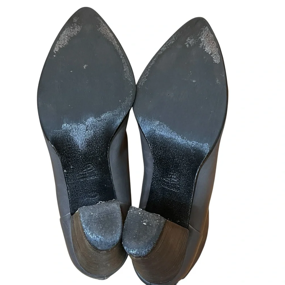 B. Makowsky Gray Leather Ankle Boots Block Heel Back Zip Pointed Curvy Booties